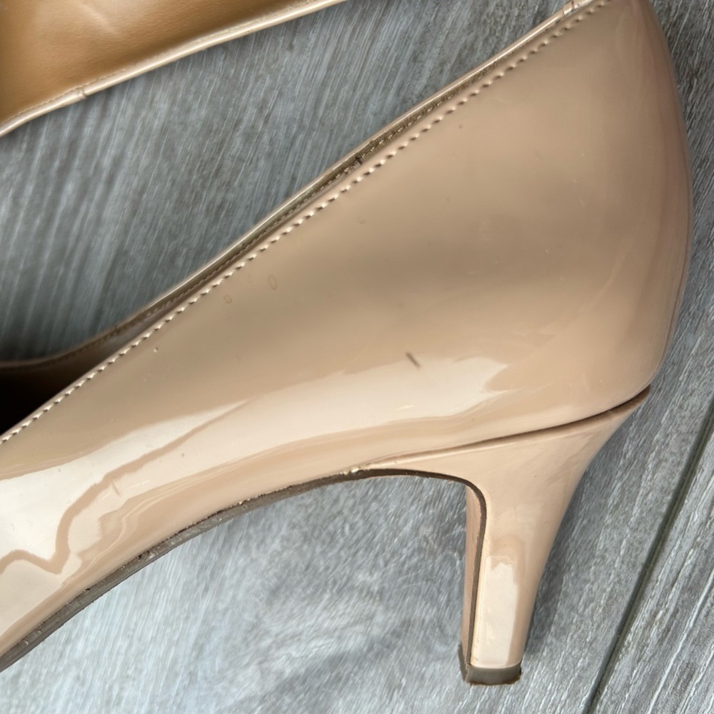Clarks Soft Cushion Patent Leather Round Toe Pumps - Picture 14 of 16